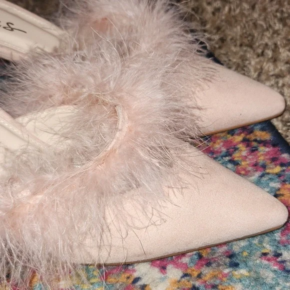Lulu’s 8.5 Fazal Blush Suede Feather Pointed-Toe Mules - Picture 5 of 7